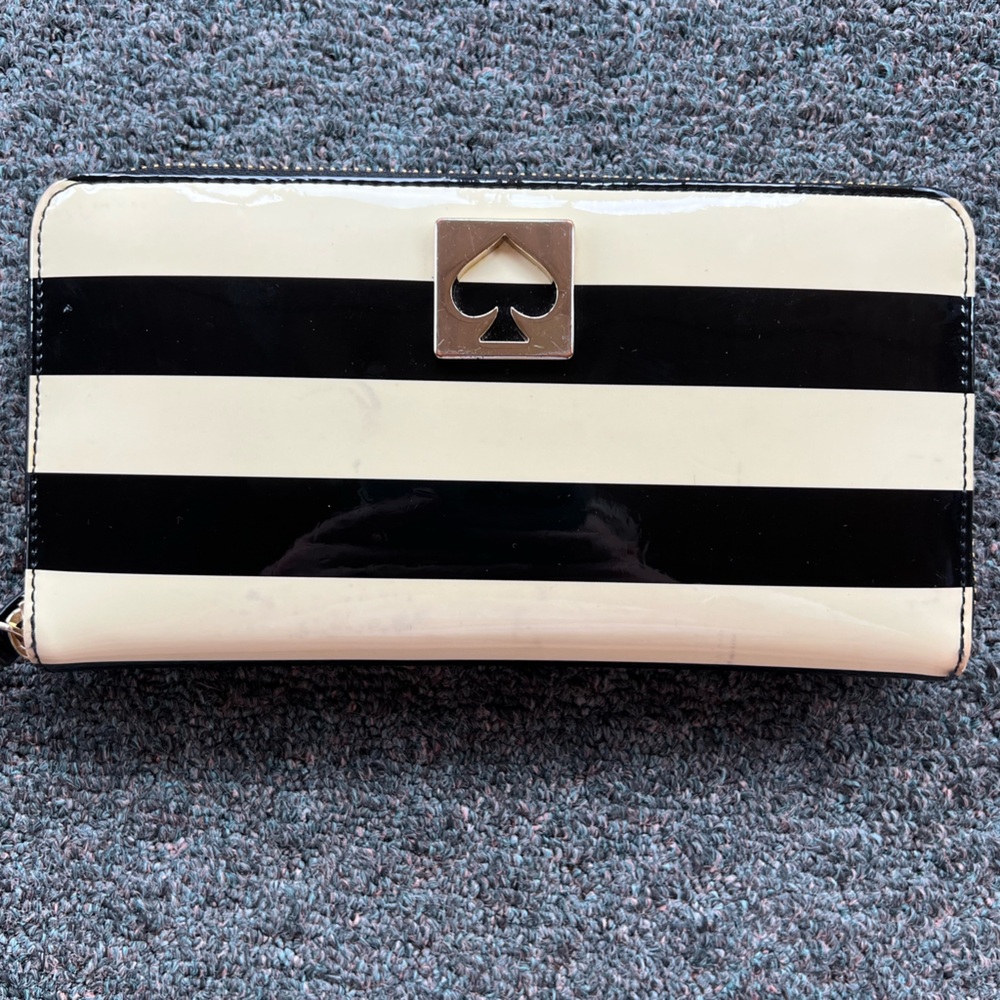 Kate Spade New York Street Neda Clutch Wallet with Stripes